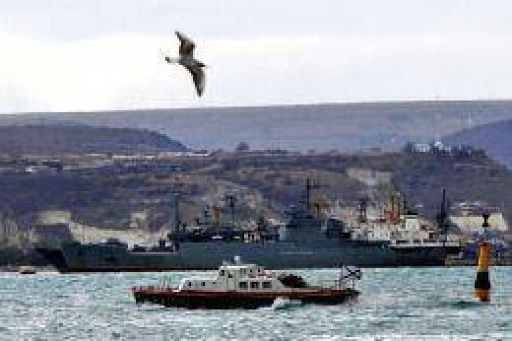 Guerra de sanciones y la toma de barcos agravan la crisis en Crimea