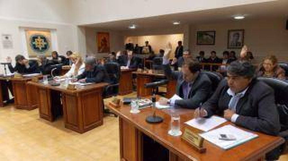 Concejales ratifican el aumento a docentes municipales