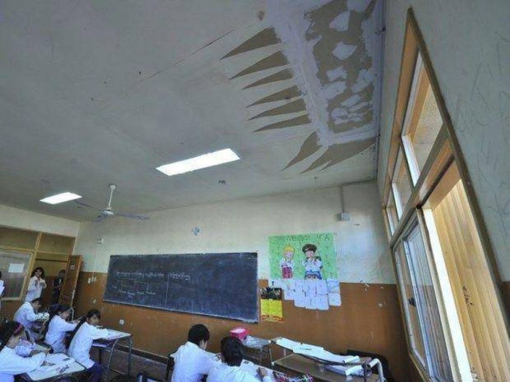 Miguel Ortiz: otra escuela con techos y ba�os rotos