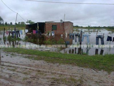 Asisten a familias afectadas por las lluvias en Basail