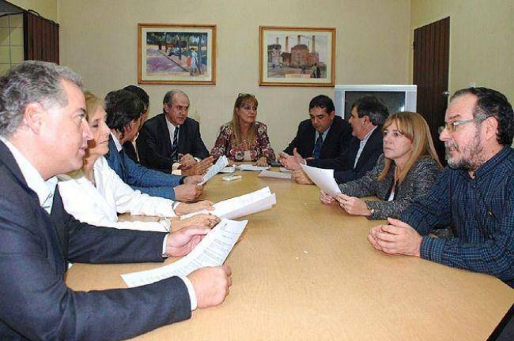 Diputados critican al Ejecutivo por el largo atraso en el pago a medios de comunicaci�n