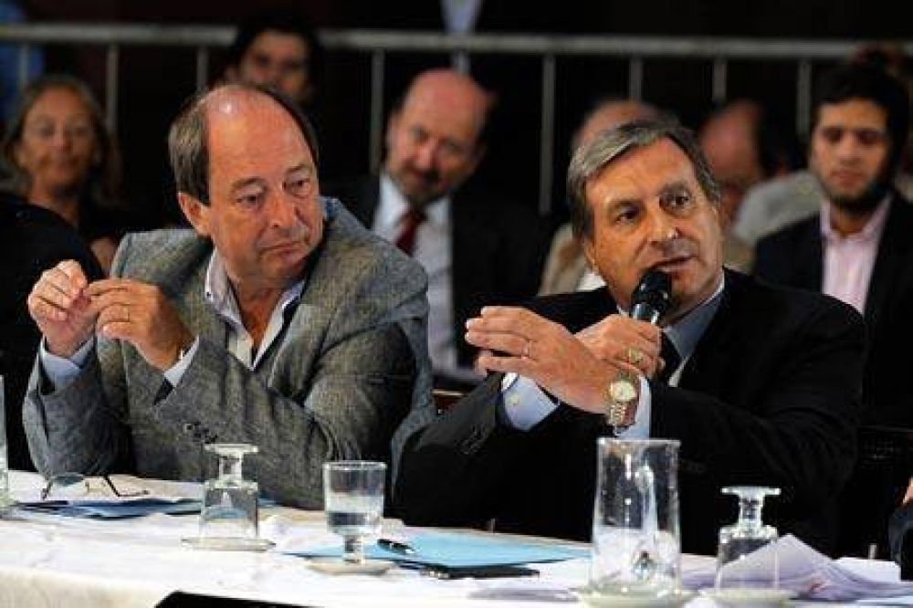 Rozas: �El acuerdo con Repsol lo estamos pagando en los surtidores de todo el pa�s�