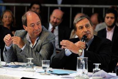 Rozas: �El acuerdo con Repsol lo estamos pagando en los surtidores de todo el pa�s�