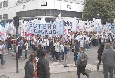 Docentes pehuajenses se movilizaron en La Plata