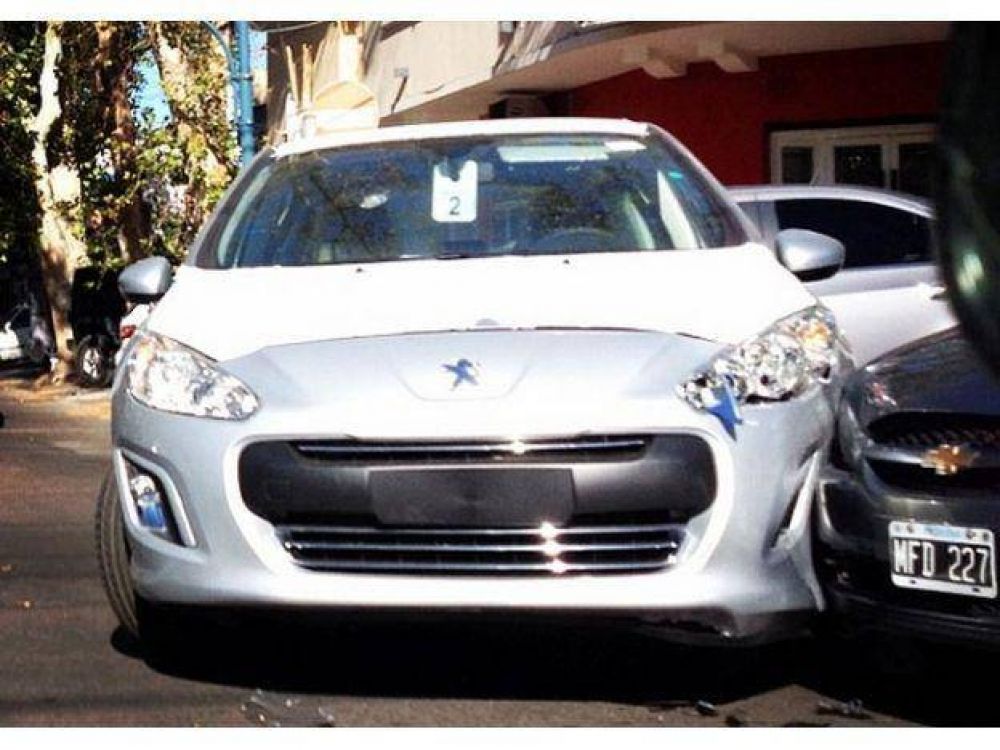 Sali� de la agencia con su auto cero km y choc� en Godoy Cruz