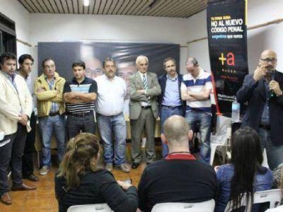El Frente Renovador platense reforz� la campa�a contra la reforma del c�digo penal en su local partidario