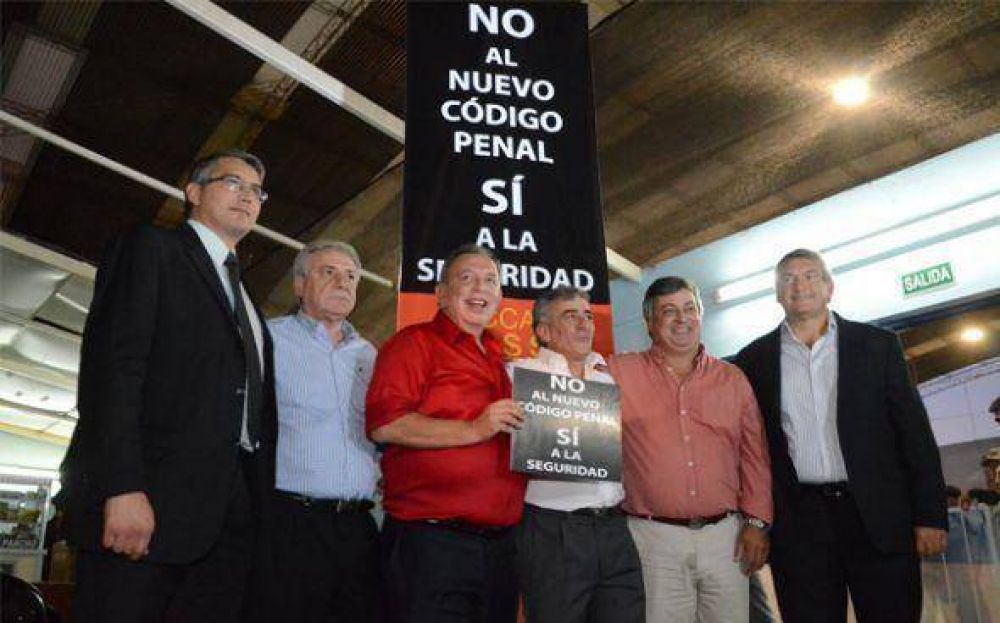 Con duras cr�ticas a Scioli, Z�ccaro lanz� campa�a contra el nuevo c�digo penal