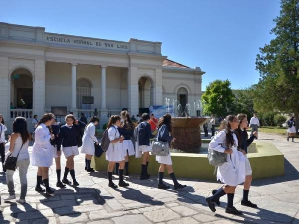 Encontraron borrachos en un aula de la "Paula Dom�nguez de Baz�n"