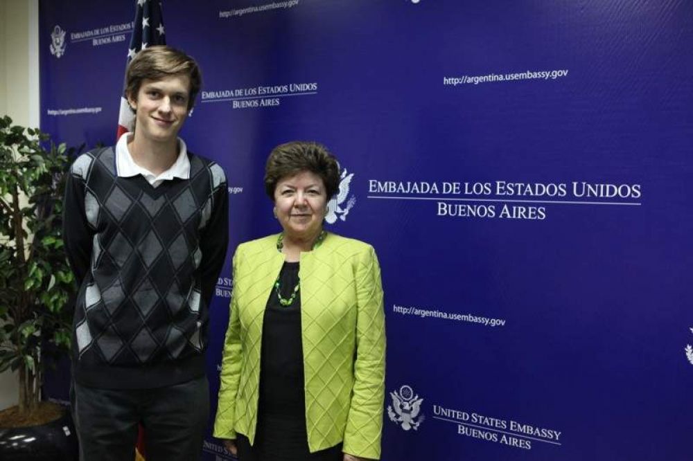 Joven sanjuanino ser� un �embajador� en EE.UU.