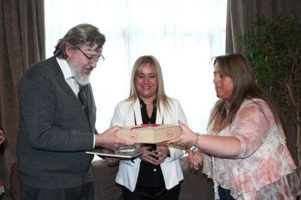 Boyadji�n y Oyarzo destacaron la presencia del distinguido profesional
