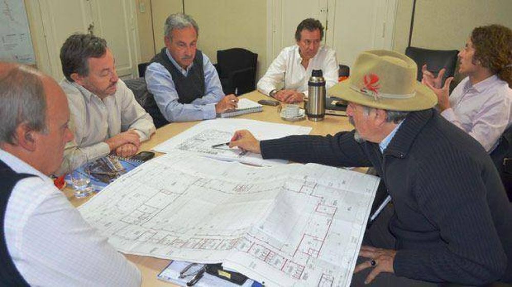 Estiman que en junio empezar�n a construirse el gimnasio y el natatorio prometidos por YPF