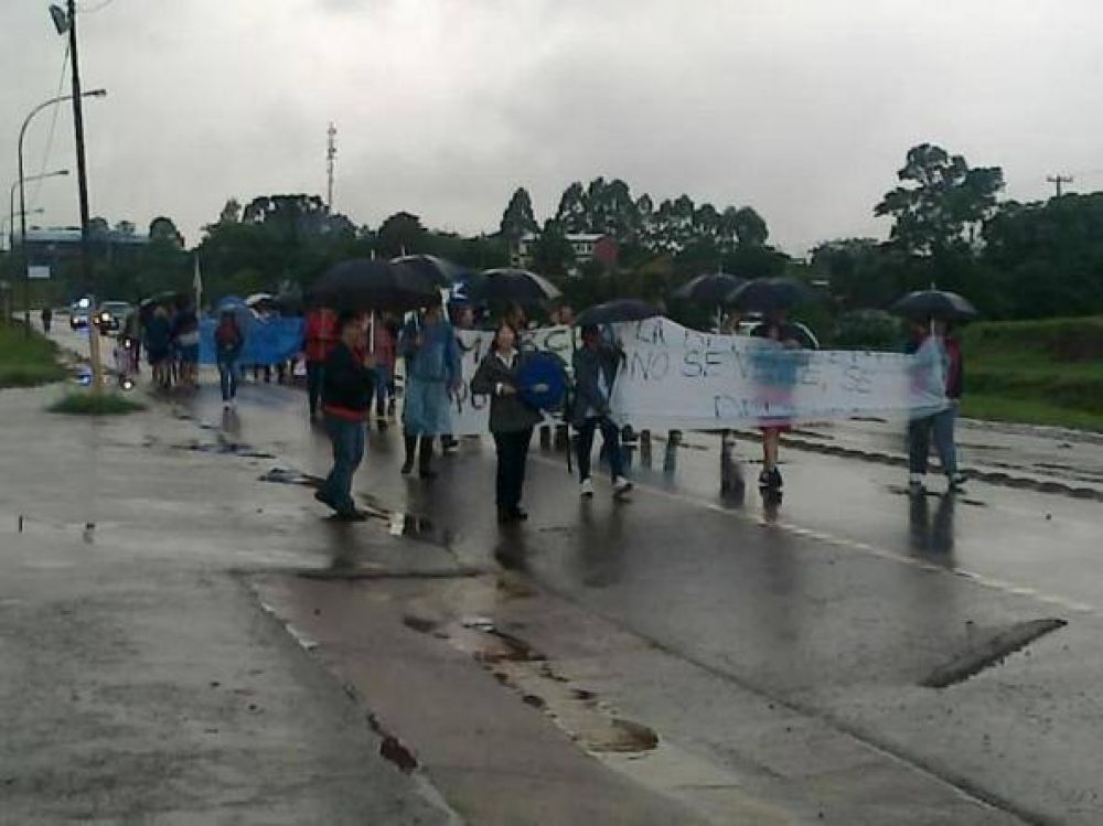 Docentes autoconvocados marcharon por la ruta en San Vicente