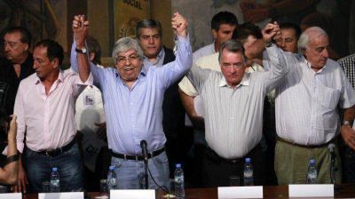 Los detalles del acuerdo entre Moyano y Barrionuevo para parar el pa�s: "No se mueve ni un alfiler"