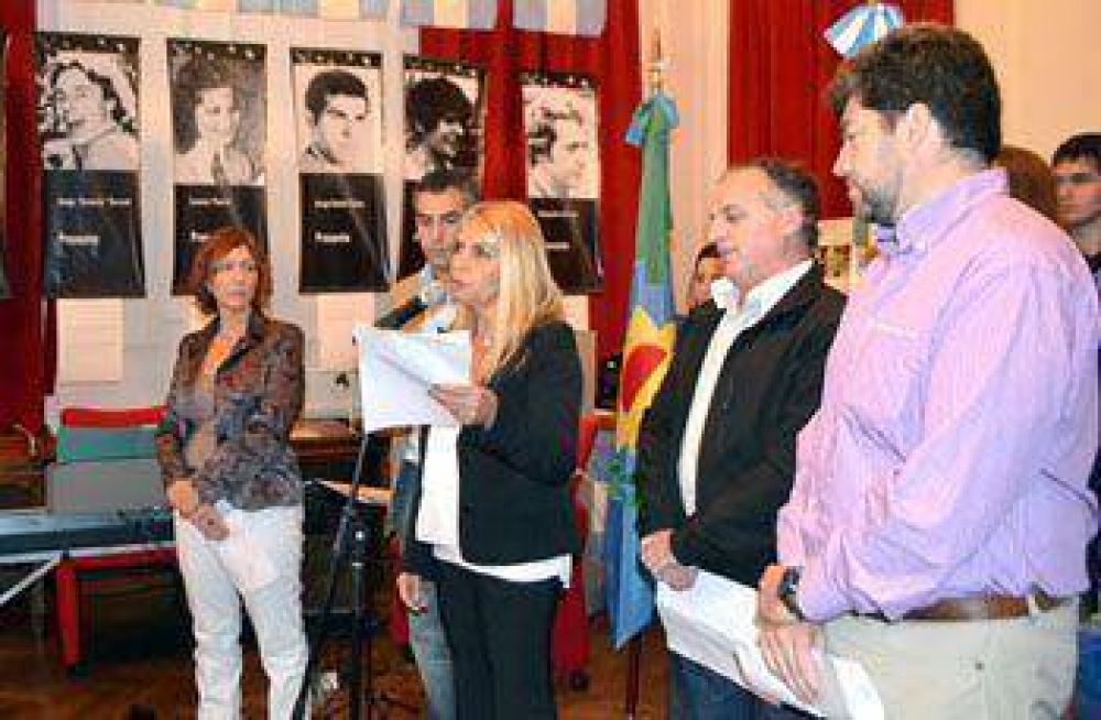Las v�ctimas de la dictadura fueron recordadas en un emotivo acto por el D�a de la Memoria