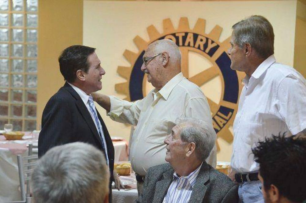 Díaz Pérez visitó el Rotary Club de Remedios de Escalada Oeste