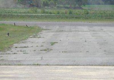 Autorizaron al municipio a reparar la pista del Aer�dromo local
