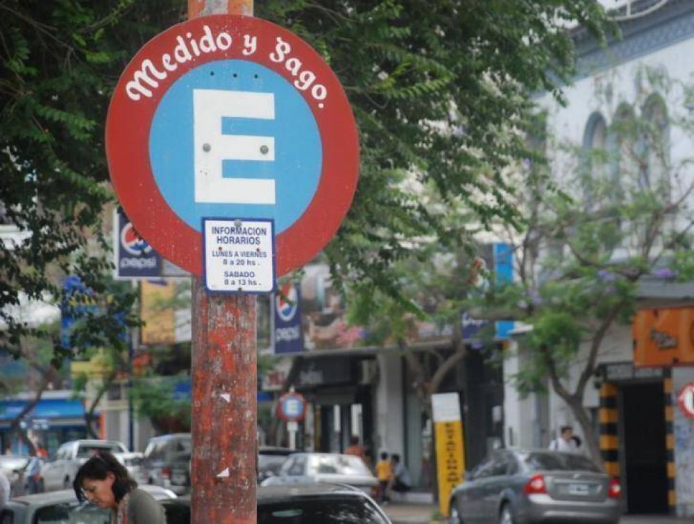 Con los parqu�metros se financiar� el boleto universitario