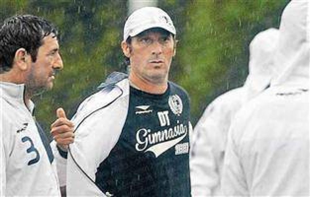 Pedro Troglio: �Si quieren colgarme en Plaza Moreno, que me cuelguen�  