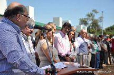 Juan Manuel Urtubey entreg� 100 casas en Embarcaci�n