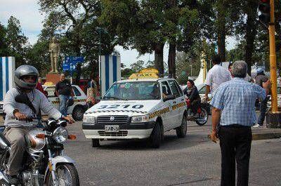 El aumento de taxis y colectivos a pocos d�as de ser definidos