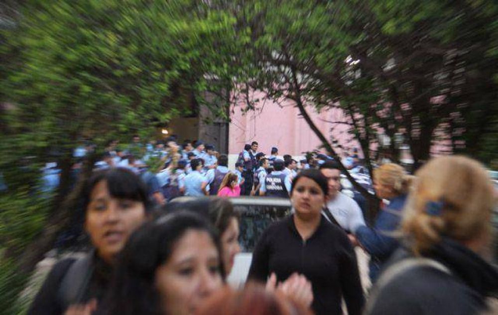 Echan a 7 polic�as por protestas de sus mujeres en C�rdoba