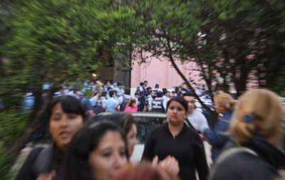 Echan a 7 polic�as por protestas de sus mujeres en C�rdoba