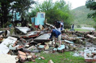 Carlos Paz Sierras se recupera de los da�os de la crecida