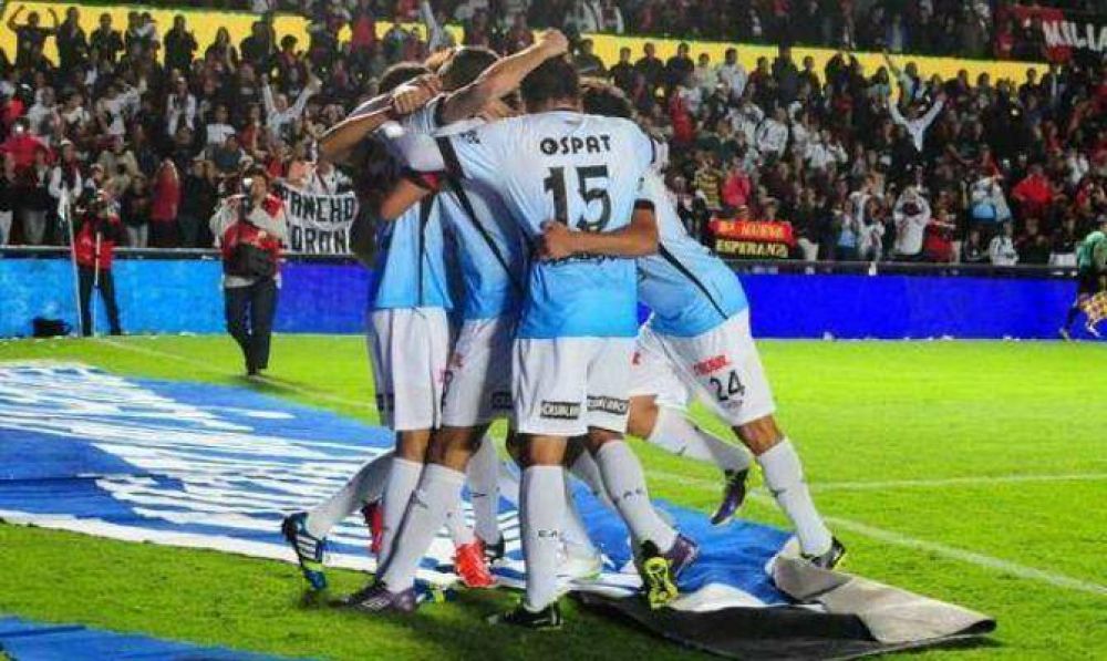 Col�n venci� a Tigre y es m�s l�der que nunca
