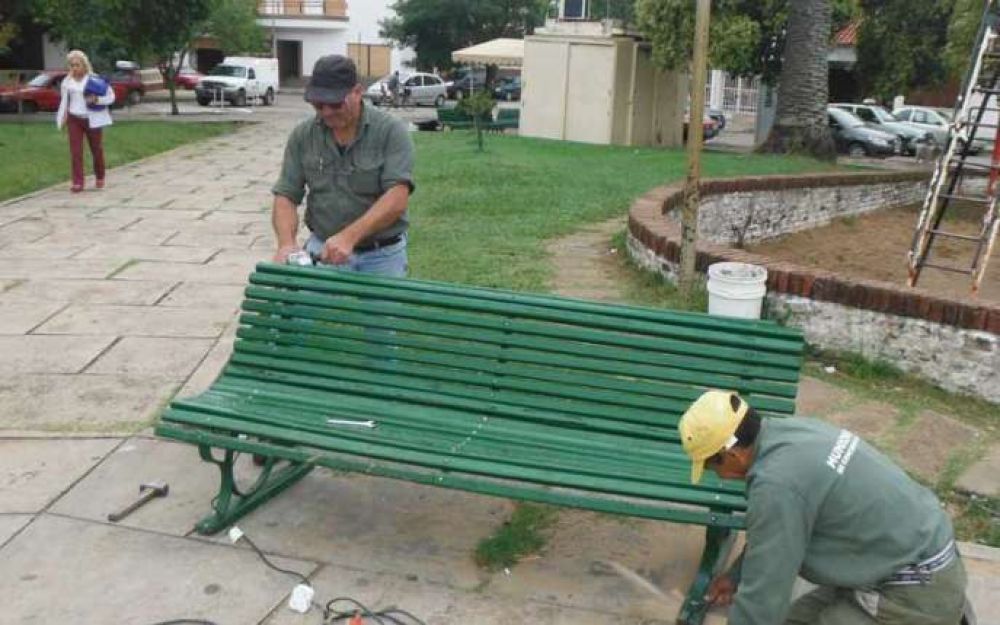 Contin�an los trabajos en las plazas y paseos