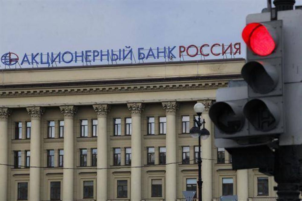EE.UU. bloquea tarjetas de cr�dito y d�bito a varios clientes rusos en Crimea