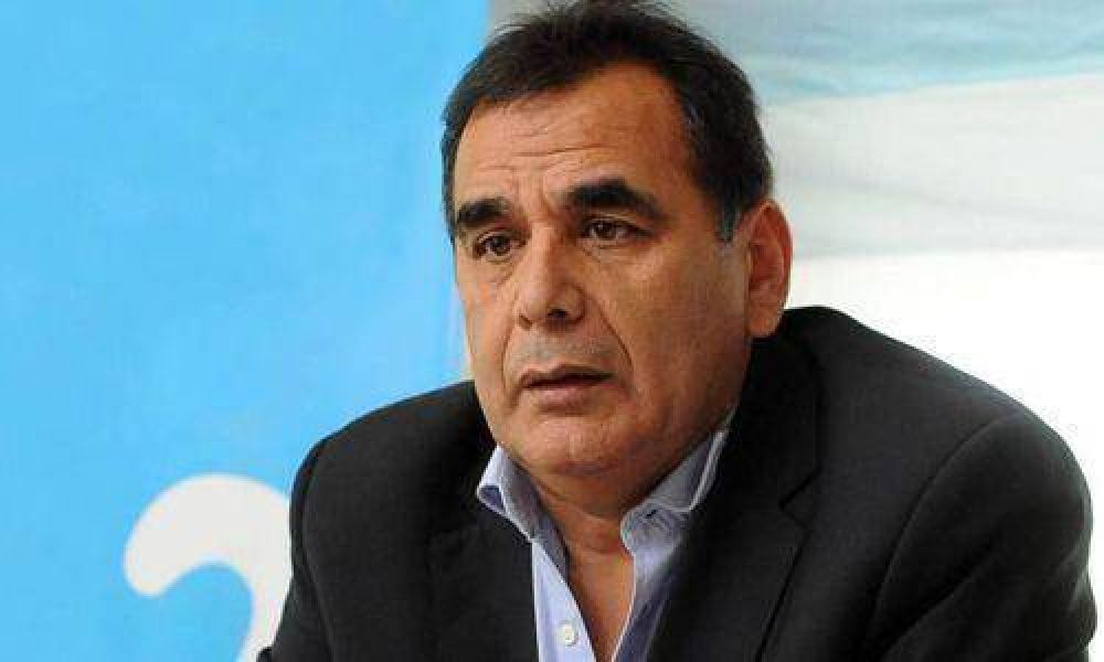 �El que se tendr�a que preguntar de qu� lado est� es Z�ccaro�