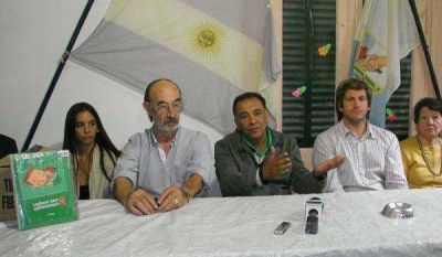 �Unidad y Lealtad� dona 600 manuales de primaria