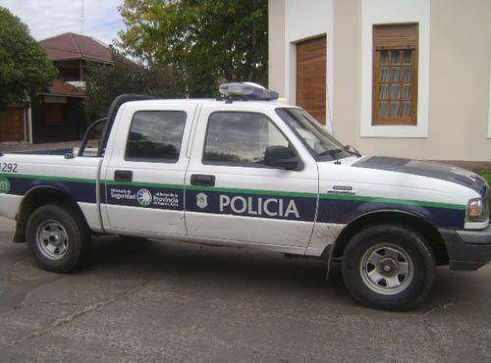Siete j�venes robaron a un remisero