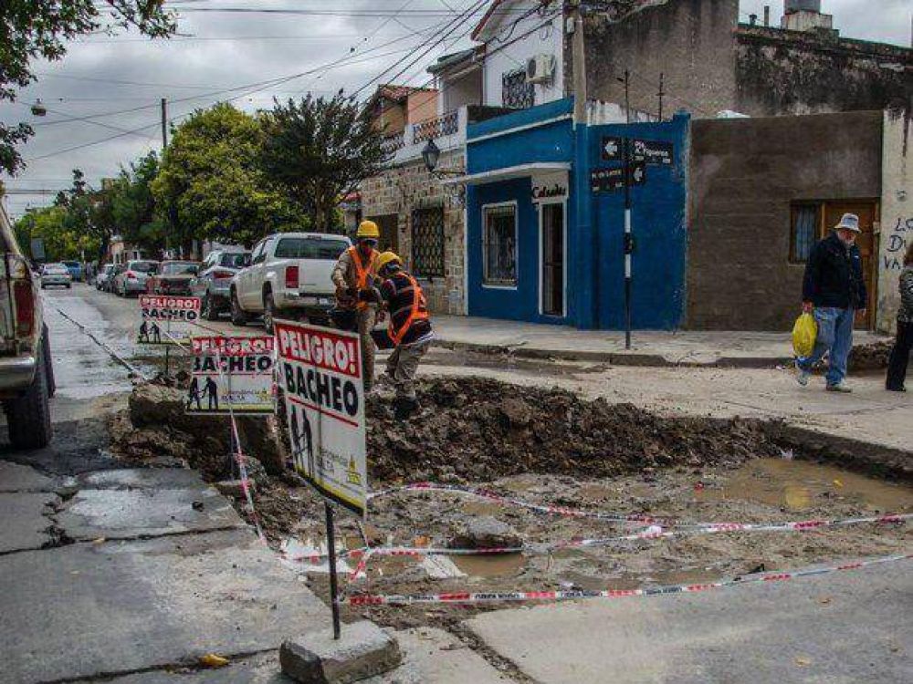 Los baches avanzan sobre toda la ciudad