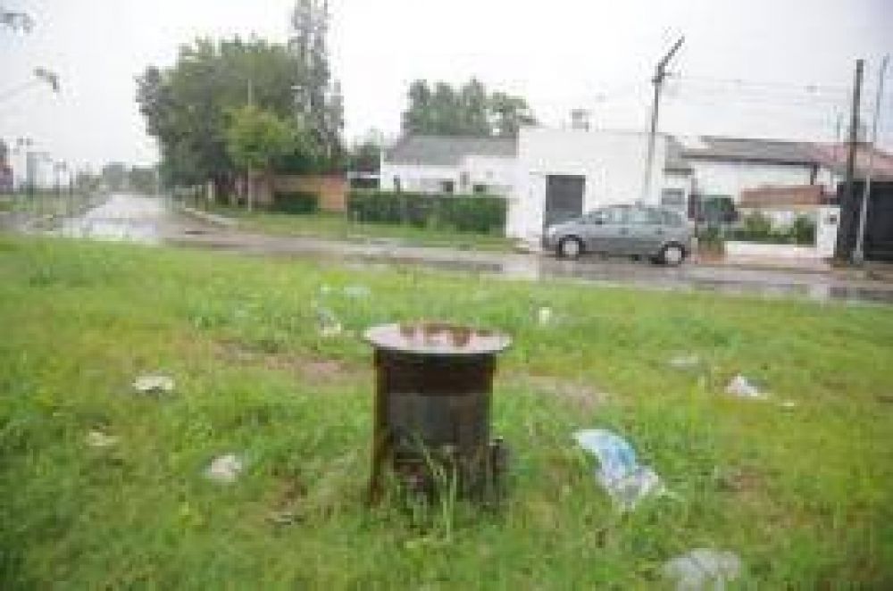 Toman agua con mercurio junto a tres pozos in�tiles que costaron $ 1 mill�n