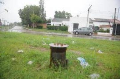 Toman agua con mercurio junto a tres pozos in�tiles que costaron $ 1 mill�n