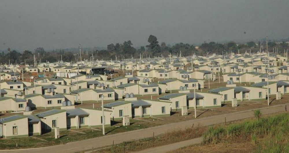 Unas 200 familias de Lomas de Taf� fueron intimadas por el IPV
