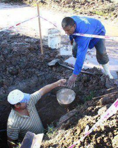 El Municipio ejecuta obras de cloacas y agua en distintos barrios