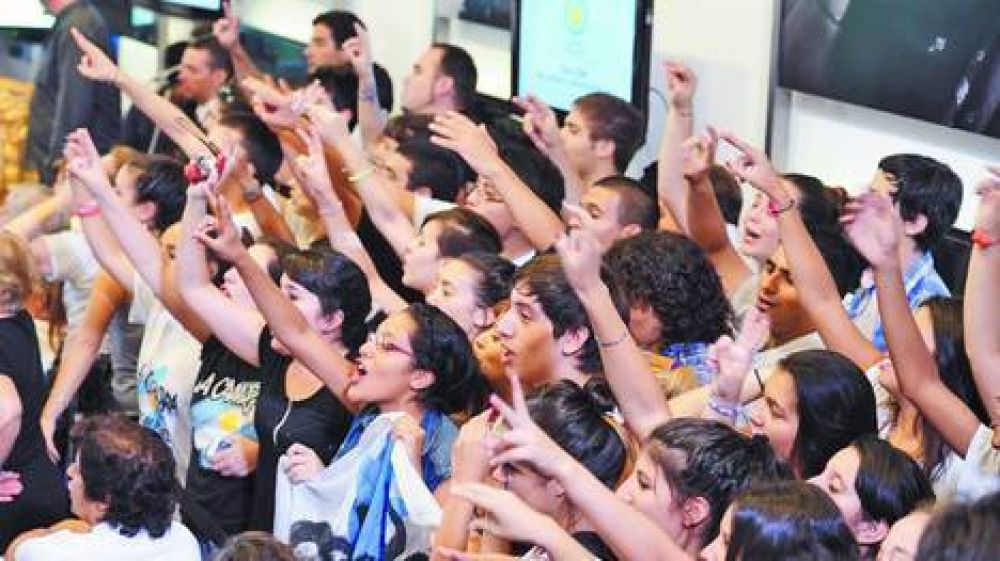 La Cmpora, detrs de una aseguradora que va por el contrato de YPF