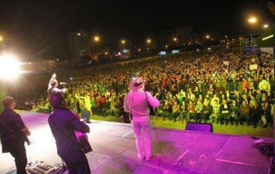Una multitud en el Centro C�vico para homenajear a la mujer
