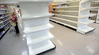 A pesar del sistema de racionamiento, Nicol�s Maduro limita la compra de productos b�sicos
