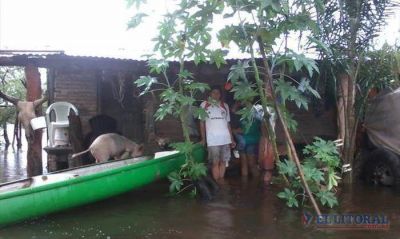 Leve baja del Riachuelo da alivio, aunque llevar� tiempo el retorno de los evacuados