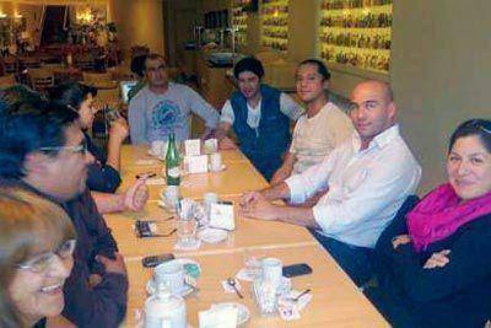 Agrupaci�n �MUCHOS� avanza en la instalaci�n de la figura Capitanich 2015
