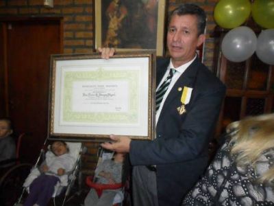 El Papa Fransisco condecor� a un abogado obere�o