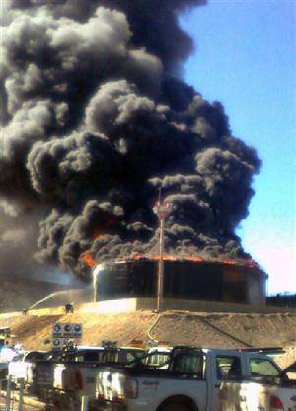 YPF apag� el incendio en Mendoza y aplica un plan de emergencia