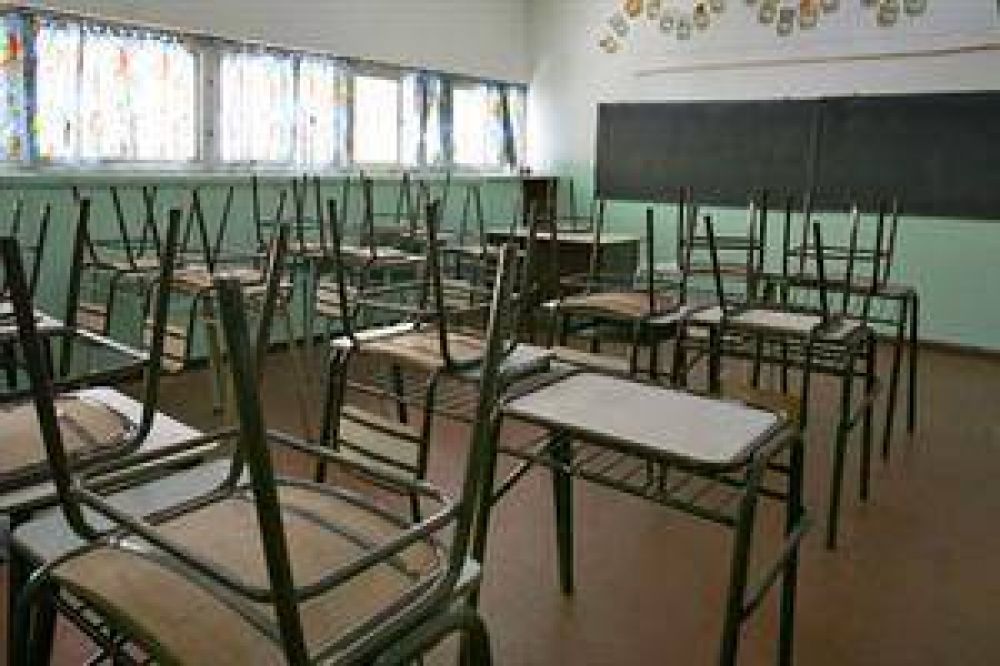 Tras la continuidad del paro docente, el defensor del pueblo pidi� "reiniciar el camino del di�logo"