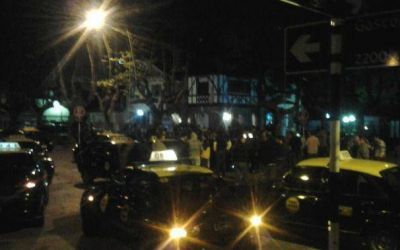 Mataron a taxista: cortaron el servicio y reclamaron en la Departamental