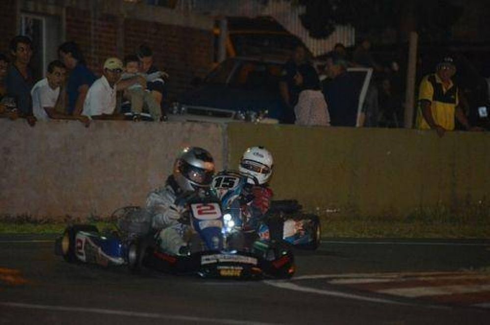 Los pilotos de karting le dieron calor a la noche del s�bado en Alem