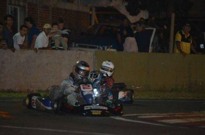 Los pilotos de karting le dieron calor a la noche del s�bado en Alem