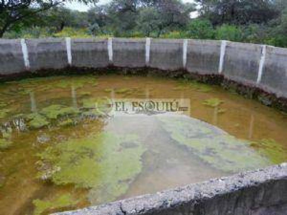 Vecinos reclaman por el servicio de agua potable